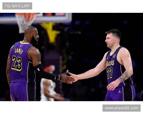 艾顿称赞詹姆斯传球能力只需出现在正确位置即可接到精准助攻